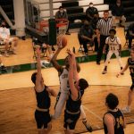 Plasma bogată în trombocite (PRP) în leziunile de genunchi la tinerii sportivi Tineri jucători de baschet care sar după minge în timpul unui meci